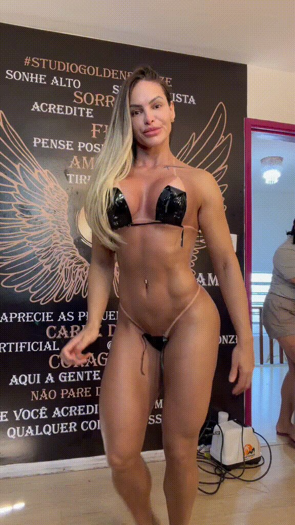 Amanda Medeiros - loira sorridente - São Paulo - MClass