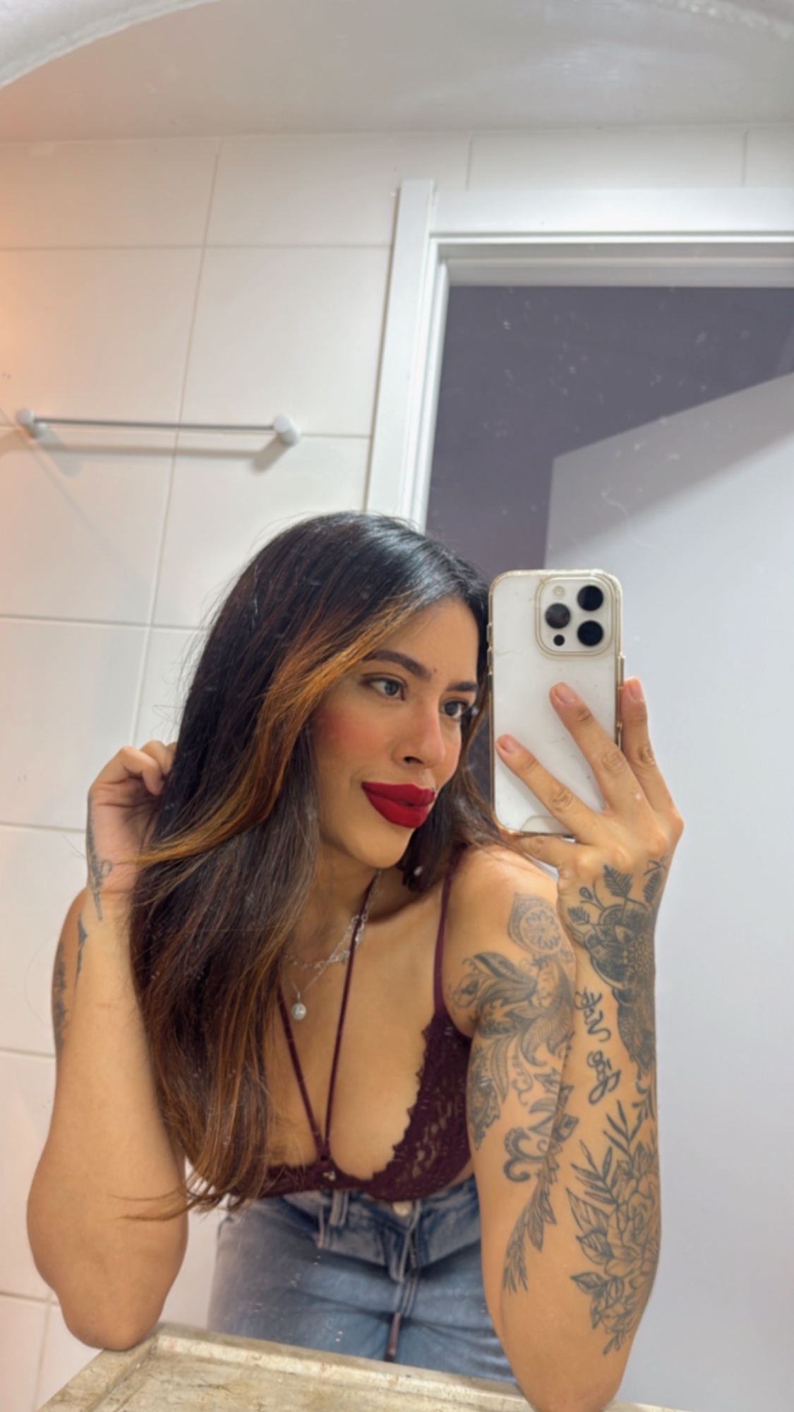 Livia Salles  - Miniatura 13 - Acompanhantes