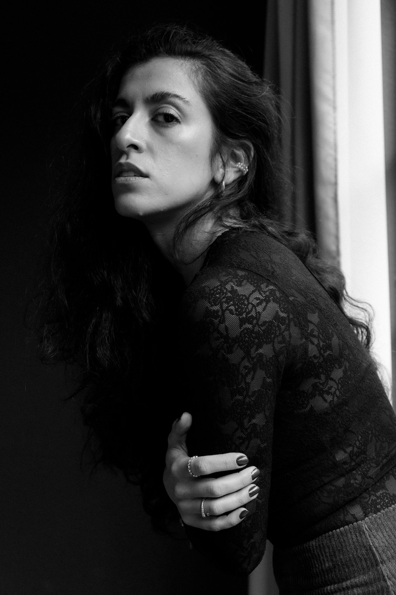 Maya Lellis - morena atraente em pose elegante - São Paulo - MClass