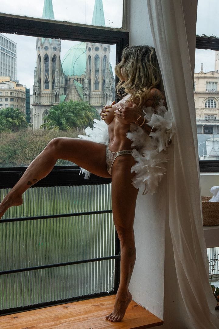 Caroline brasilian - Miniatura 5 - Acompanhantes